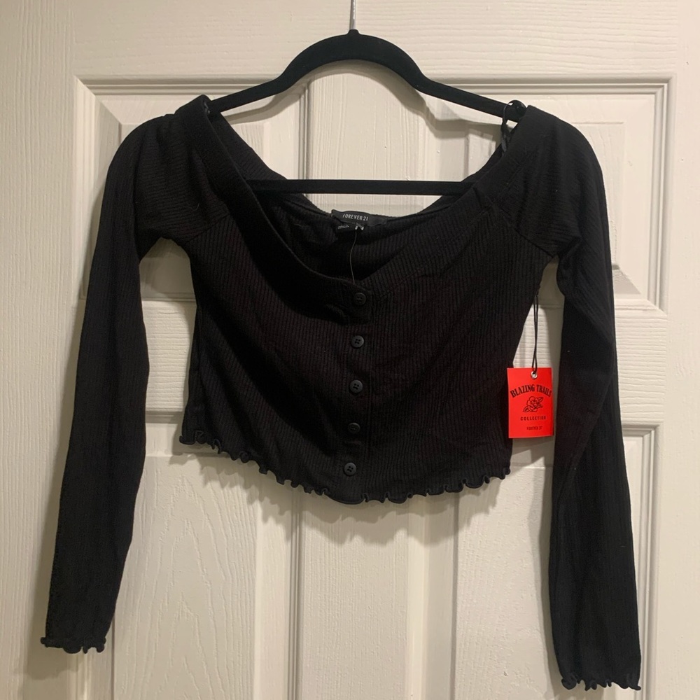 Black long sleeve crop top